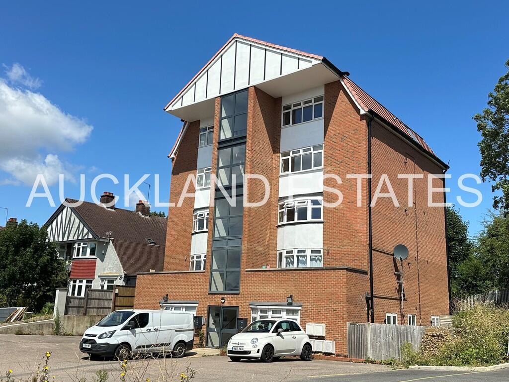 2 bed Apartment for rent in Potters Bar. From Auckland Estates Limited - Potters Bar