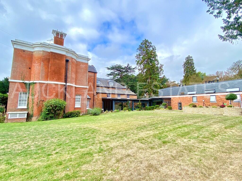 4 bed Studio for rent in South Mimms. From Auckland Estates Limited - Potters Bar 4 bed Studio for rent in South Mimms. From Auckland Estates Limited - Potters Bar