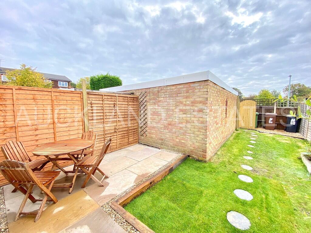 3 bed Mid Terraced House for rent in Potters Bar. From Auckland Estates Limited - Potters Bar 3 bed Mid Terraced House for rent in Potters Bar. From Auckland Estates Limited - Potters Bar
