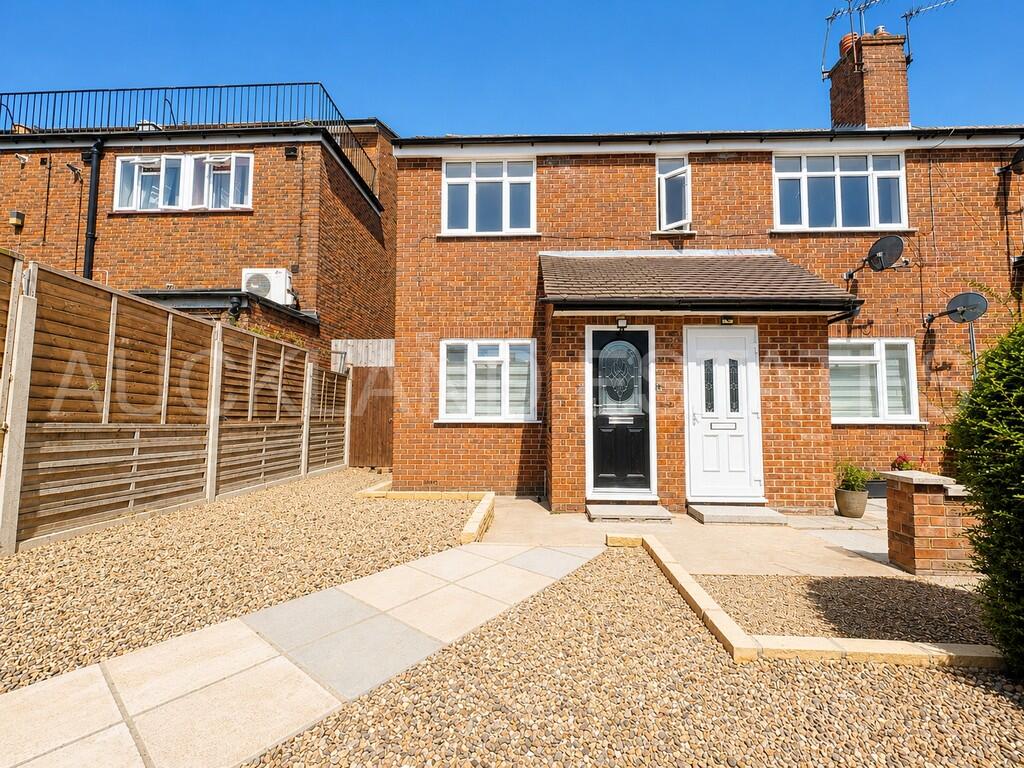 2 bed Annexe for rent in Potters Bar. From Auckland Estates Limited - Potters Bar 2 bed Annexe for rent in Potters Bar. From Auckland Estates Limited - Potters Bar