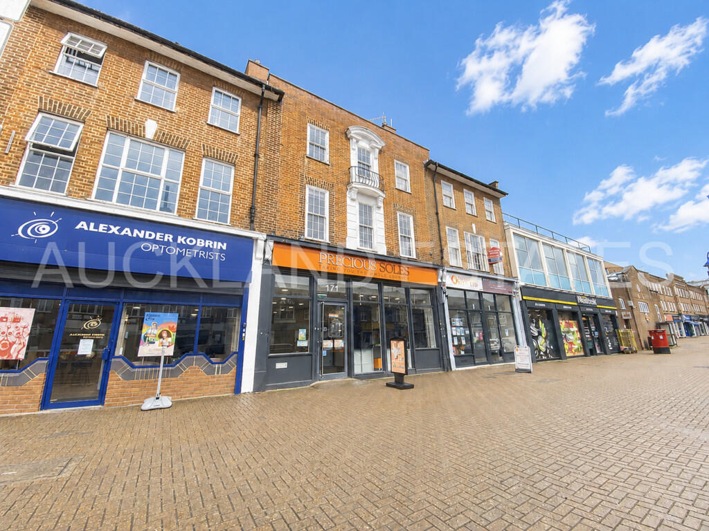4 bed Apartment for rent in Potters Bar. From Auckland Estates Limited - Potters Bar