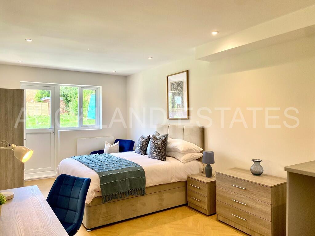 4 bed Studio for rent in Potters Bar. From Auckland Estates Limited - Potters Bar