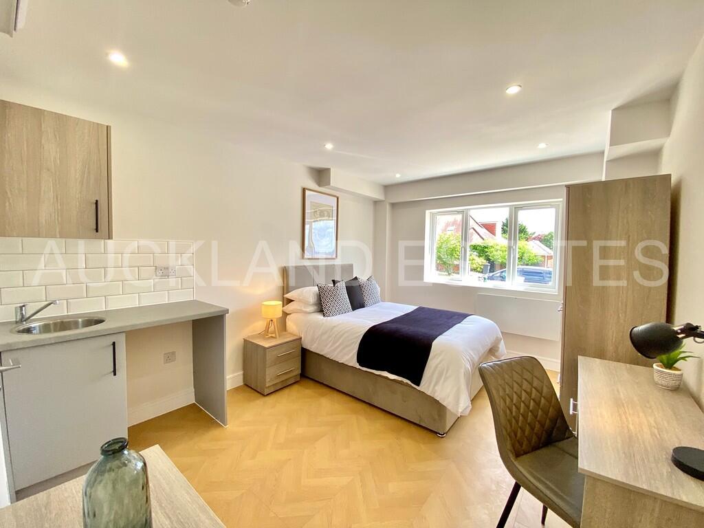 4 bed Studio for rent in Potters Bar. From Auckland Estates Limited - Potters Bar 4 bed Studio for rent in Potters Bar. From Auckland Estates Limited - Potters Bar