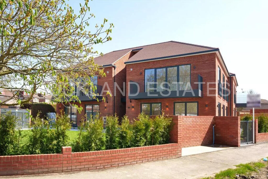 2 bed House (unspecified) for rent in Wildhill. From Auckland Estates Limited - Potters Bar
