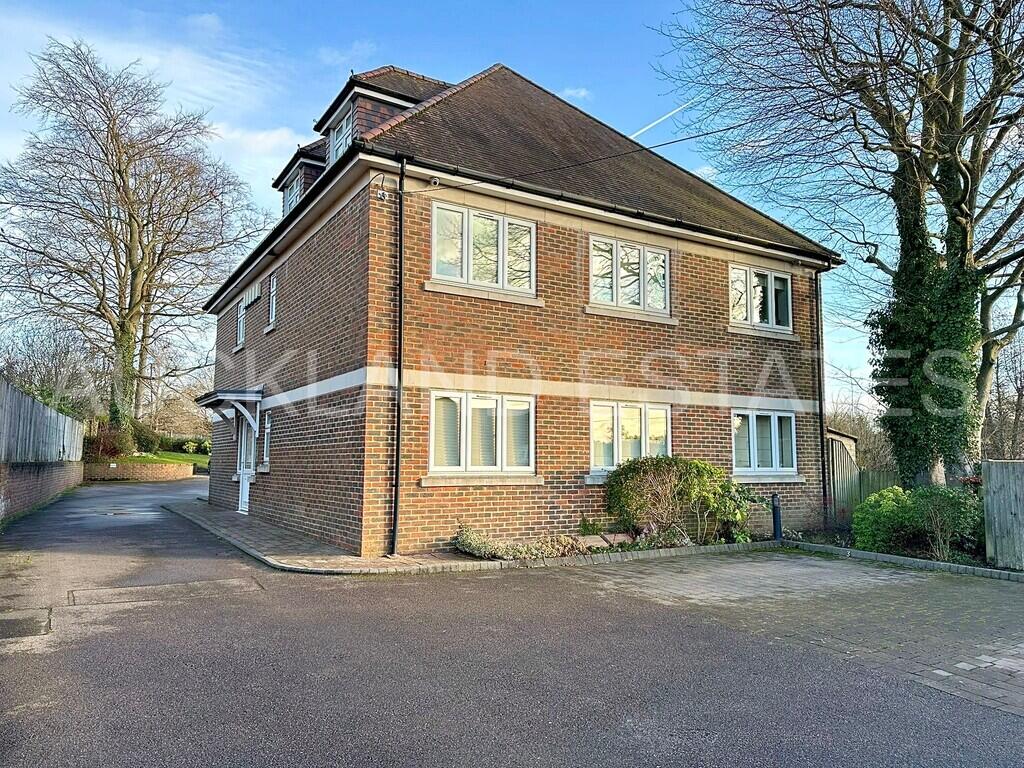 2 bed 1st Floor Flat for rent in North Mymms. From Auckland Estates Limited - Potters Bar