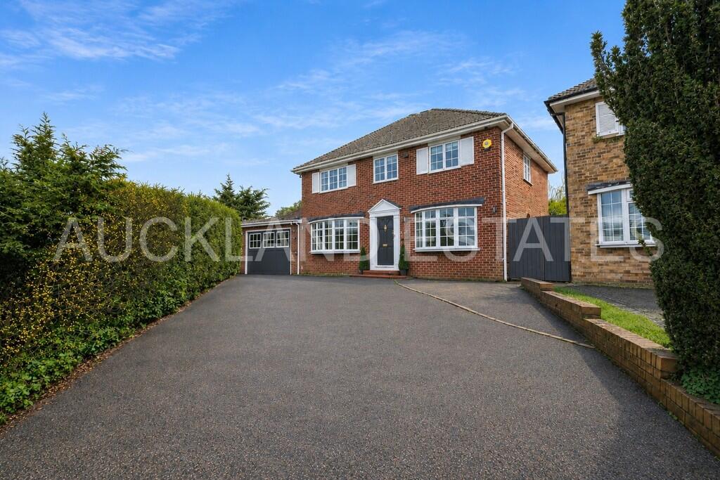 4 bed Detached for rent in Potters Bar. From Auckland Estates Limited - Potters Bar