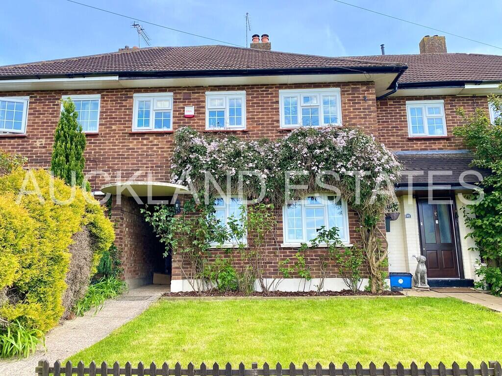 4 bed Mid Terraced House for rent in Potters Bar. From Auckland Estates Limited - Potters Bar