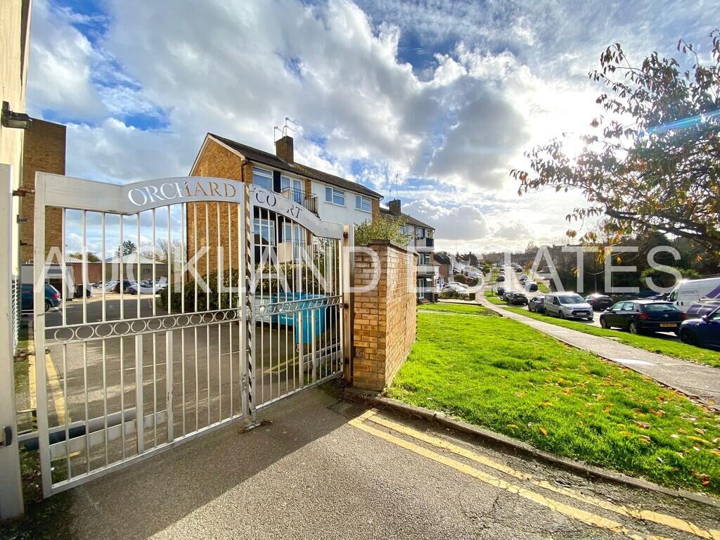 2 bed Apartment for rent in Potters Bar. From Auckland Estates Limited - Potters Bar