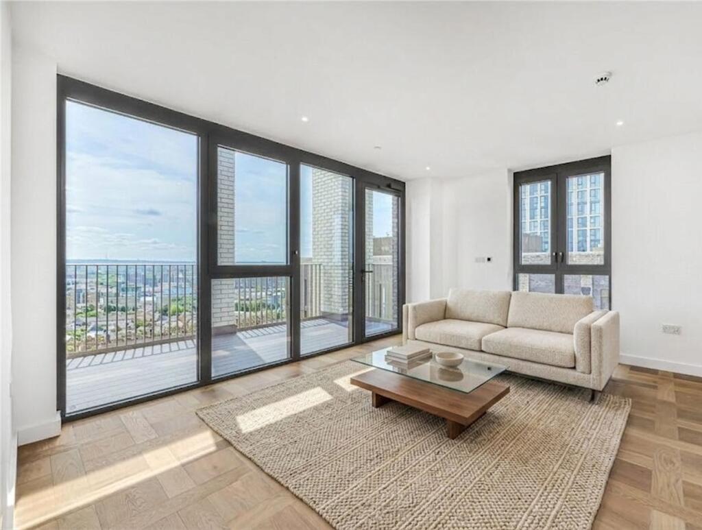 3 bed 1st Floor Flat for rent in Stepney. From Austin Homes - London 3 bed 1st Floor Flat for rent in Stepney. From Austin Homes - London