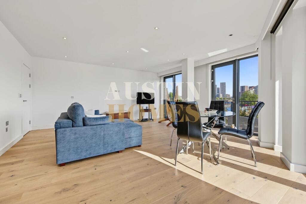 2 bed 1st Floor Flat for rent in Bow. From Austin Homes - London