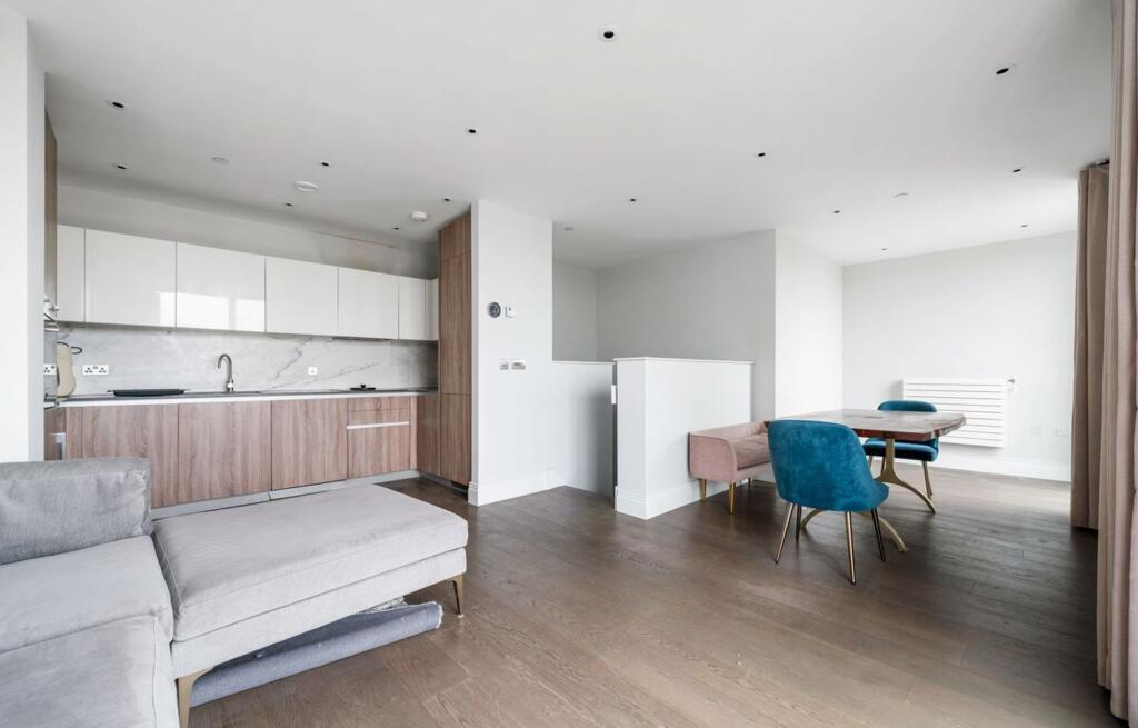 2 bed 1st Floor Flat for rent in Stepney. From Austin Homes - London 2 bed 1st Floor Flat for rent in Stepney. From Austin Homes - London