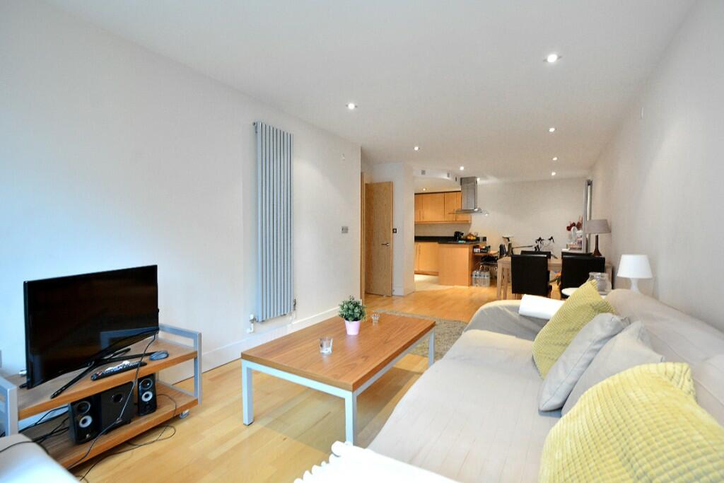 2 bed Flat for rent in London. From AWCHILDS LTD - London