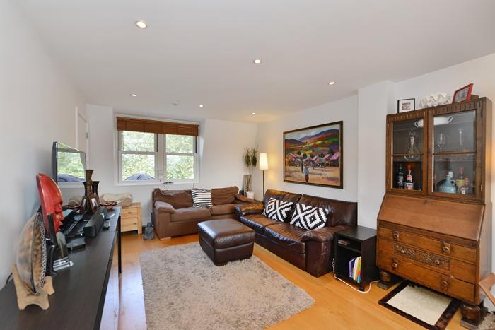 2 bed 1st Floor Flat for rent in London. From AWCHILDS LTD - London