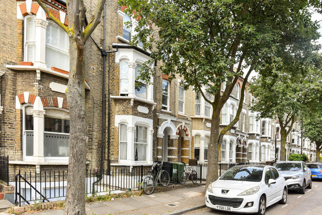 2 bed House (unspecified) for rent in London. From AWCHILDS LTD - London