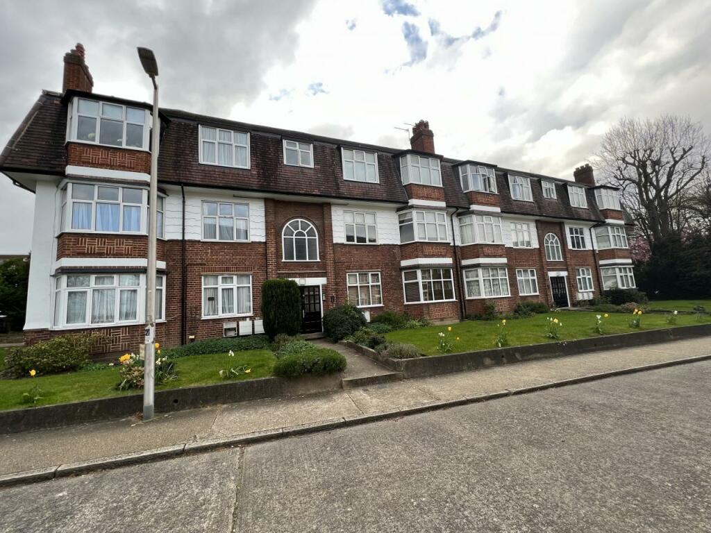 2 bed Flat for rent in Woodford. From B Bailey & Co Ltd - Ilford
