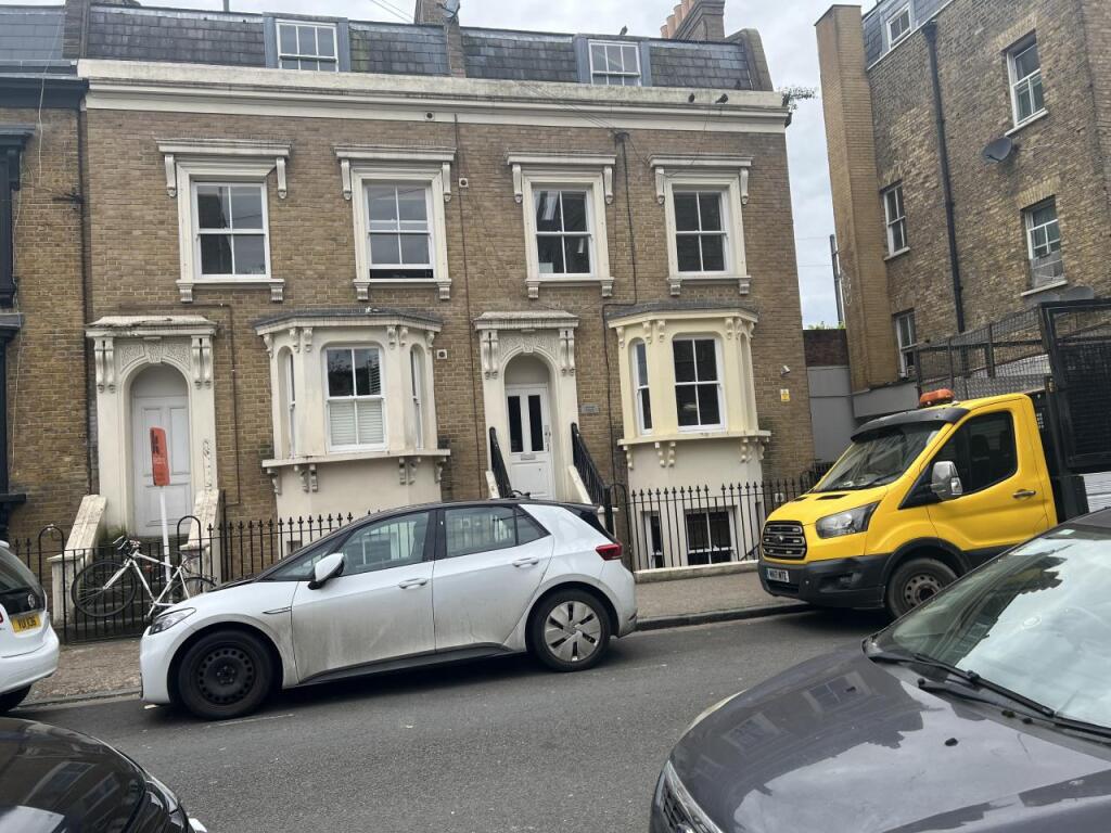 1 bed 1st Floor Flat for rent in Bow. From B Bailey & Co Ltd - Ilford