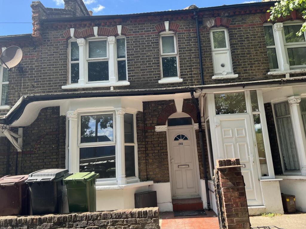 2 bed Mid Terraced House for rent in Walthamstow. From B Bailey & Co Ltd - Ilford 2 bed Mid Terraced House for rent in Walthamstow. From B Bailey & Co Ltd - Ilford