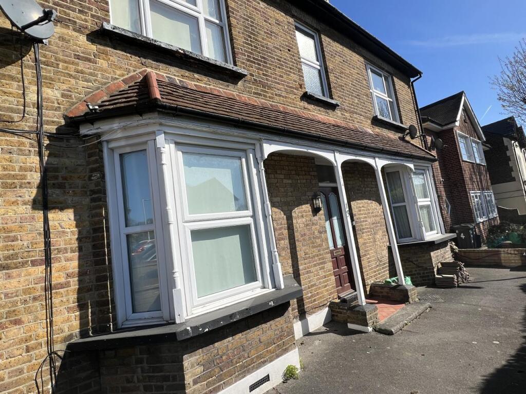 1 bed 1st Floor Flat for rent in Woodford. From B Bailey & Co Ltd - Ilford