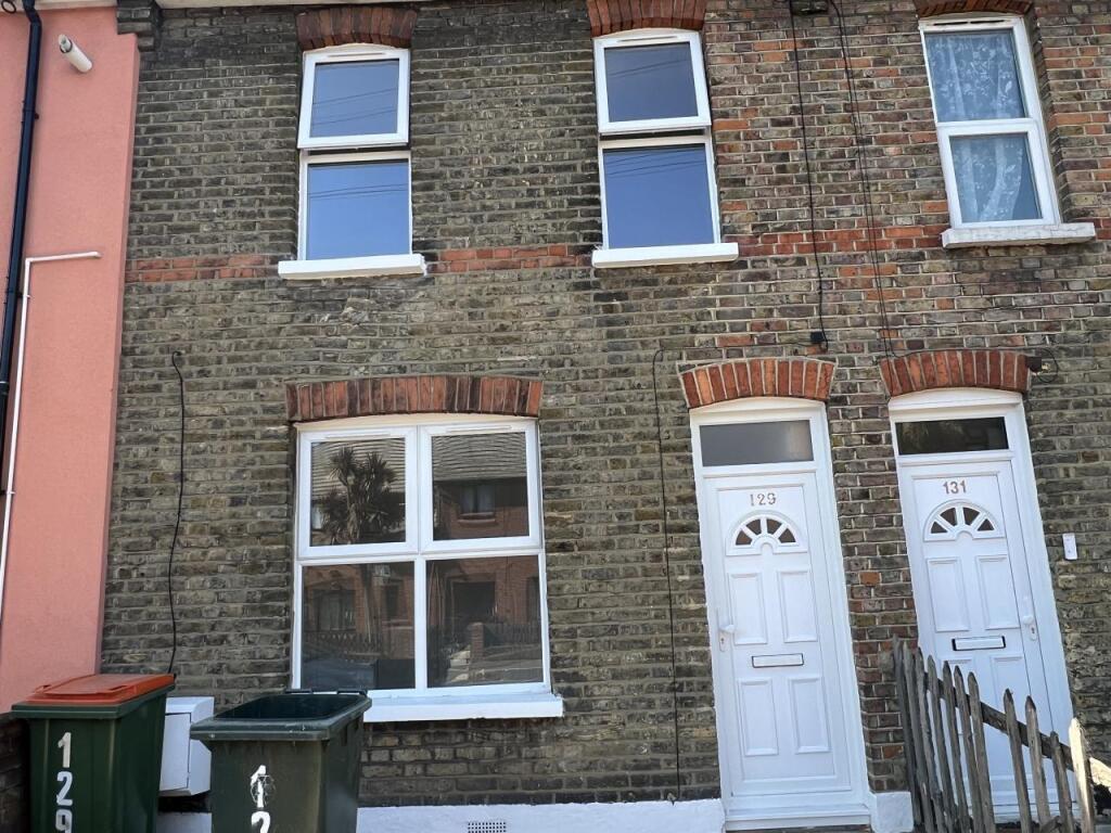 2 bed Mid Terraced House for rent in East Ham. From B Bailey & Co Ltd - Ilford 2 bed Mid Terraced House for rent in East Ham. From B Bailey & Co Ltd - Ilford