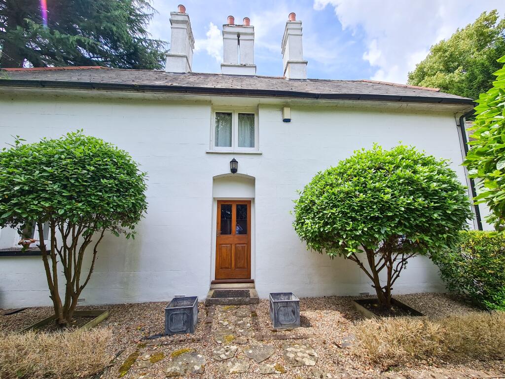 3 bed Detached for rent in Laleham. From B S Bennett 3 bed Detached for rent in Laleham. From B S Bennett