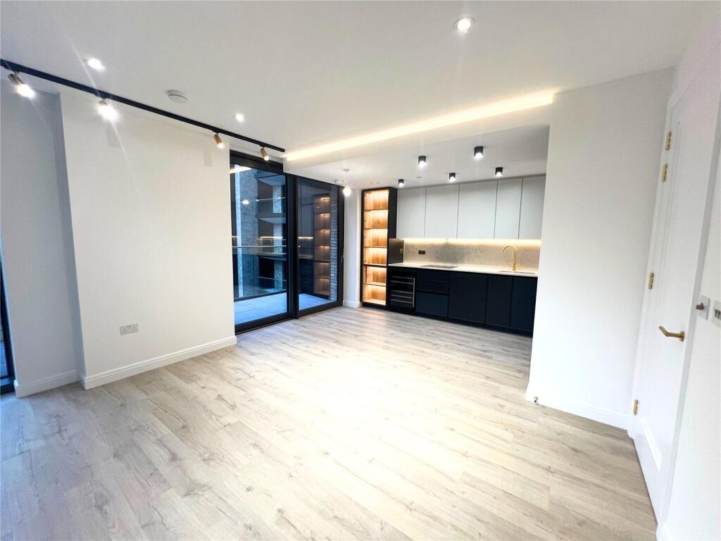 2 bed Apartment for rent in London. From B&C Properties - London