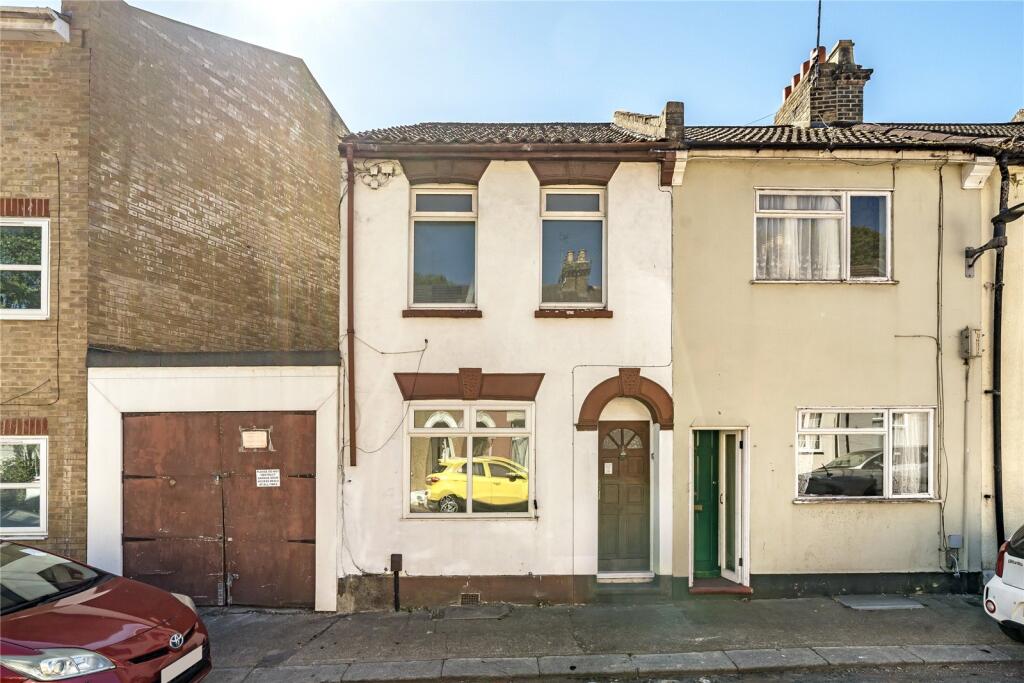 3 bed End of Terrace for rent in Chatham. From B&C Properties - London