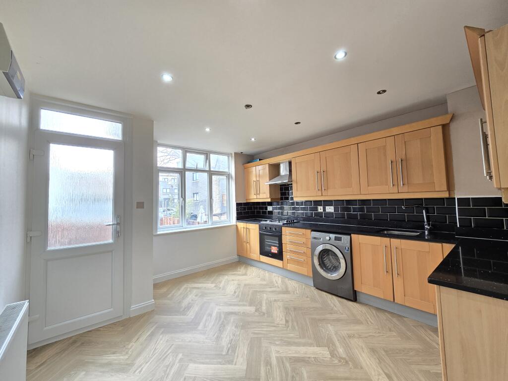 3 bed Detached for rent in Willesden. From Bairstow Eves Lettings - North Finchley