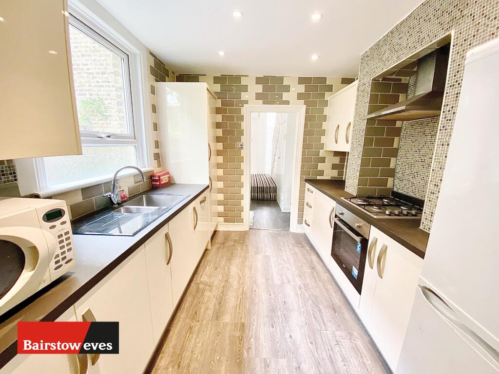 3 bed Detached House for rent in London. From Bairstow Eves Lettings - Wanstead