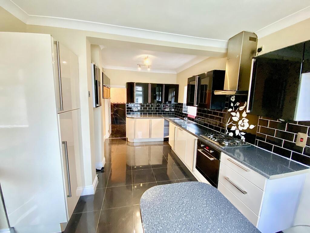 4 bed Detached for rent in Wanstead. From Bairstow Eves Lettings - Wanstead 4 bed Detached for rent in Wanstead. From Bairstow Eves Lettings - Wanstead