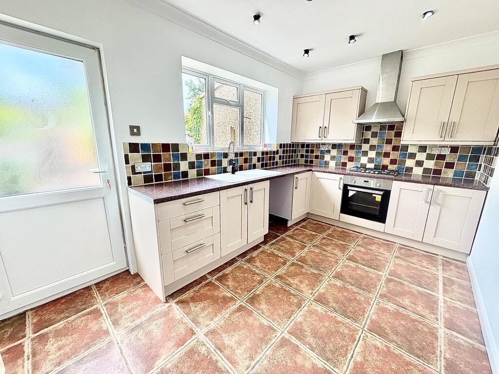 3 bed Detached for rent in Ilford. From Bairstow Eves Lettings - Wanstead