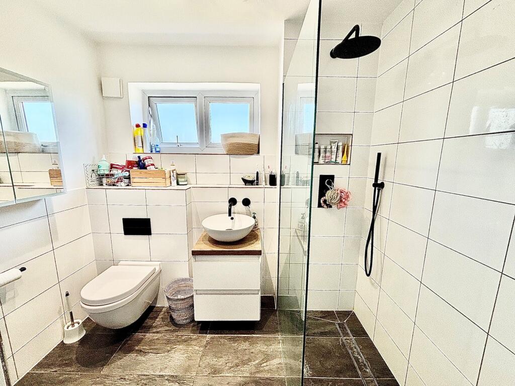 2 bed 1st Floor Flat for rent in Ilford. From Bairstow Eves Lettings - Wanstead