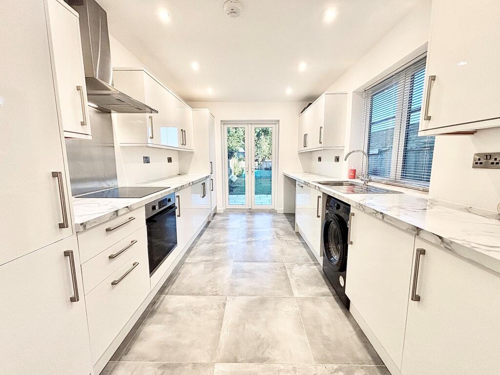 5 bed Detached for rent in Romford. From Bairstow Eves Lettings - Wanstead