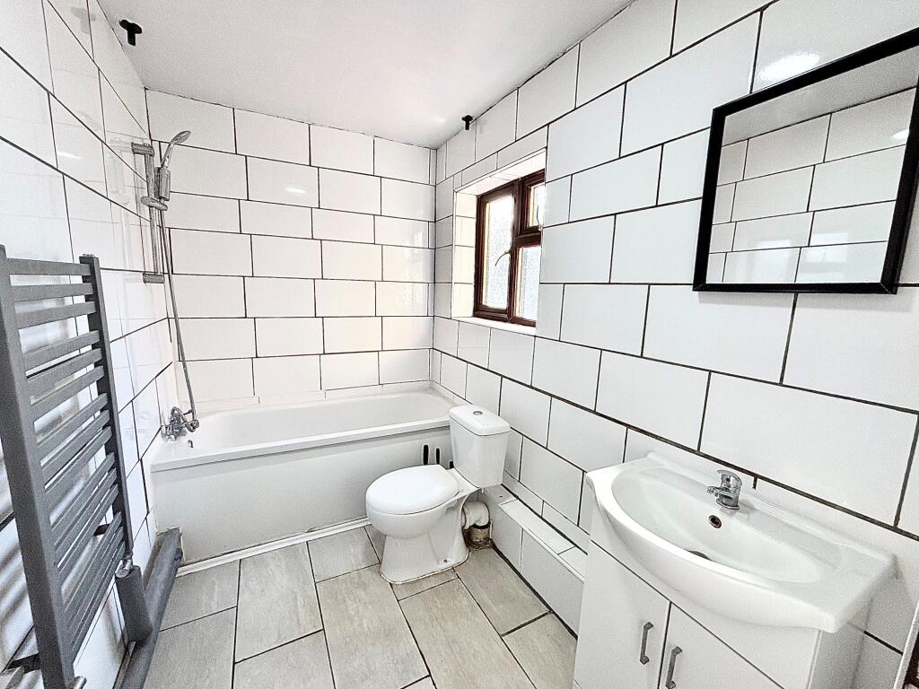 3 bed Detached for rent in East Ham. From Bairstow Eves Lettings - Wanstead 3 bed Detached for rent in East Ham. From Bairstow Eves Lettings - Wanstead
