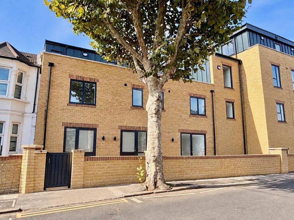 3 bed Mid Terraced House for rent in East Ham. From Bairstow Eves Lettings - Wanstead 3 bed Mid Terraced House for rent in East Ham. From Bairstow Eves Lettings - Wanstead
