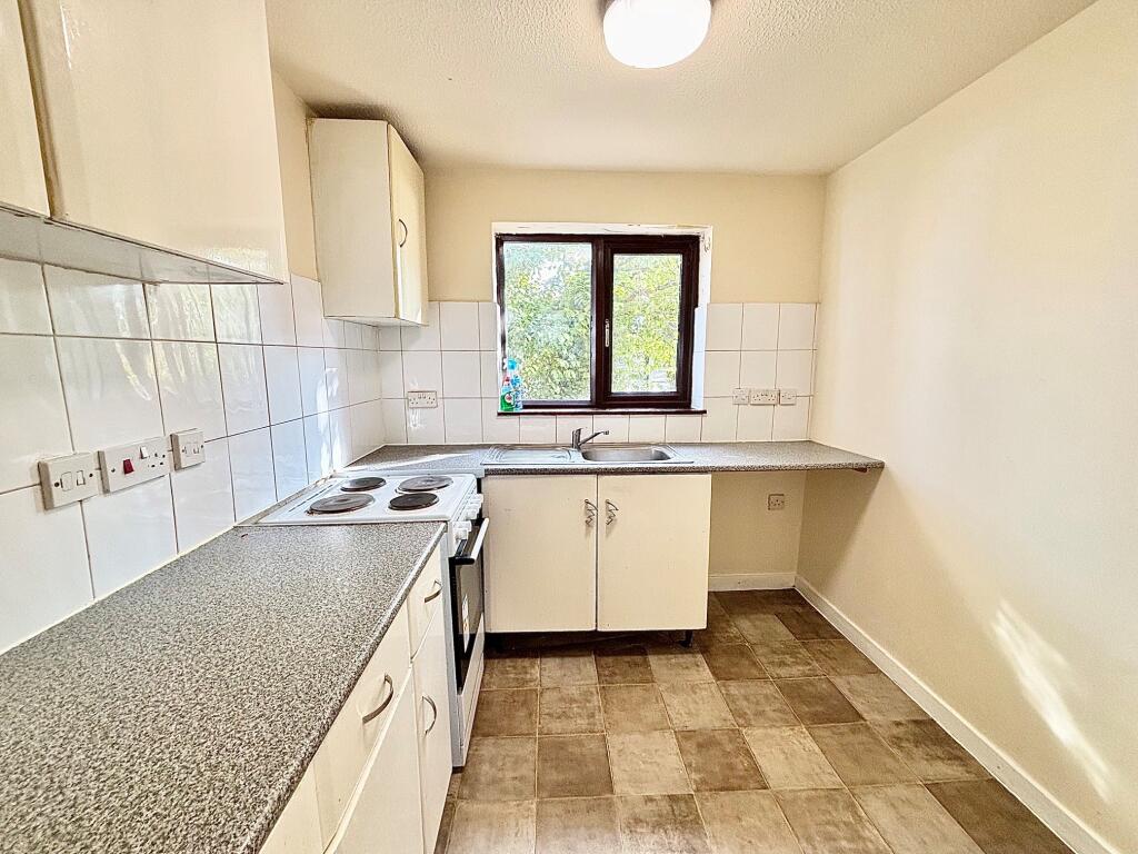 2 bed 1st Floor Flat for rent in Dagenham. From Bairstow Eves Lettings - Wanstead