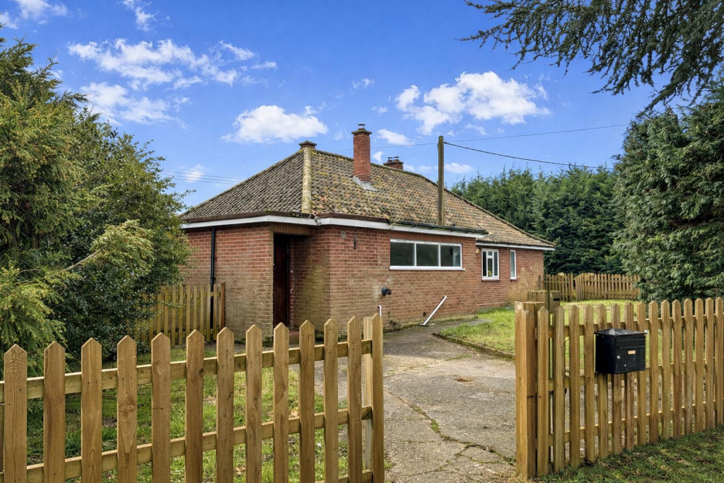 4 bed Detached bungalow for rent in . From AbbotFox - Norwich
