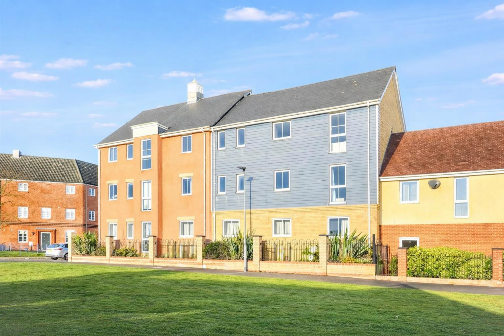 2 bed 1st Floor Flat for rent in Queen's Hills. From AbbotFox - Norwich 2 bed 1st Floor Flat for rent in Queen's Hills. From AbbotFox - Norwich