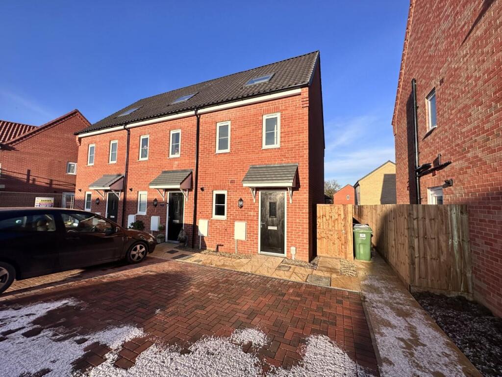 3 bed Semi Detached for rent in Wymondham. From AbbotFox - Norwich 3 bed Semi Detached for rent in Wymondham. From AbbotFox - Norwich