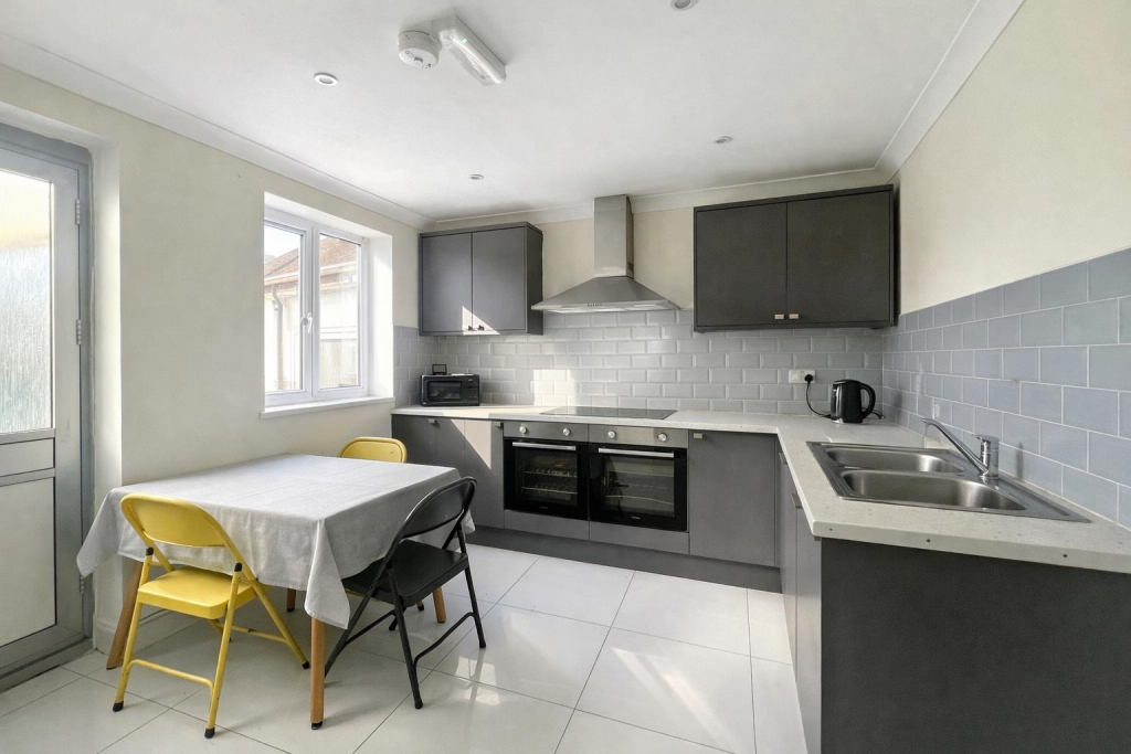 3 bed 1st Floor Flat for rent in Colney. From AbbotFox - Norwich 3 bed 1st Floor Flat for rent in Colney. From AbbotFox - Norwich