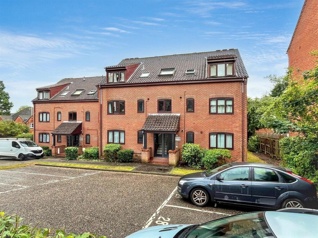 1 bed 1st Floor Flat for rent in Trowse Newton. From AbbotFox - Norwich