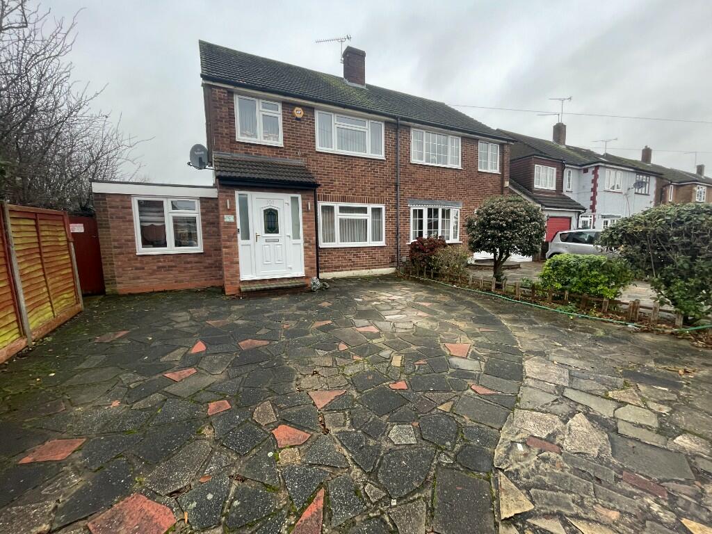 3 bed Semi-Detached House for rent in London. From Baker Estates - Hainault