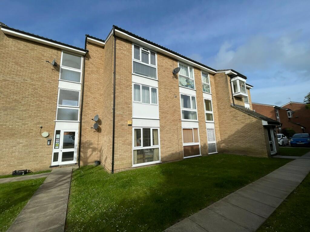 2 bed Flat for rent in Chigwell. From Baker Estates - Hainault