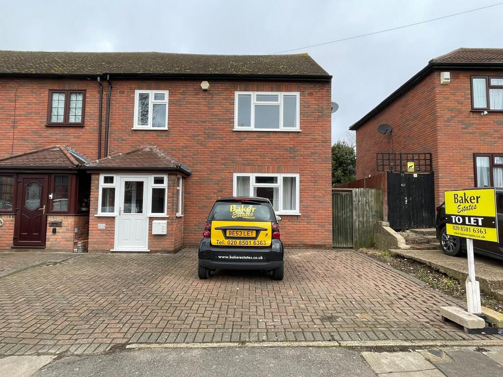 3 bed End of Terrace for rent in London. From Baker Estates - Hainault 3 bed End of Terrace for rent in London. From Baker Estates - Hainault