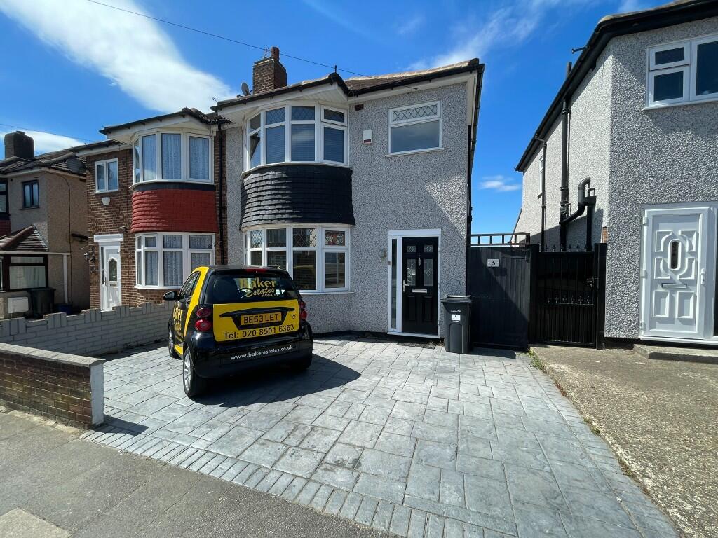 3 bed End of Terrace for rent in Chigwell Row. From Baker Estates - Hainault 3 bed End of Terrace for rent in Chigwell Row. From Baker Estates - Hainault