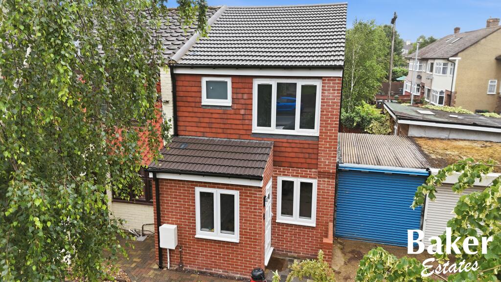 3 bed End of Terrace for rent in Dagenham. From Baker Estates - Hainault