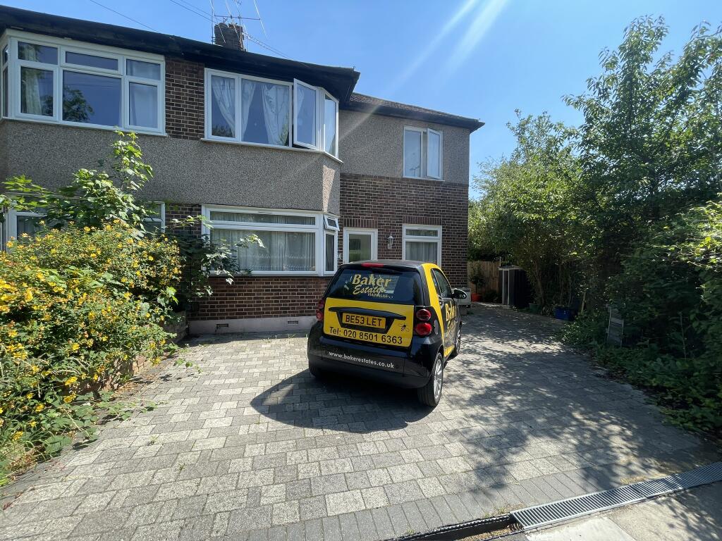2 bed House (unspecified) for rent in Chigwell Row. From Baker Estates - Hainault
