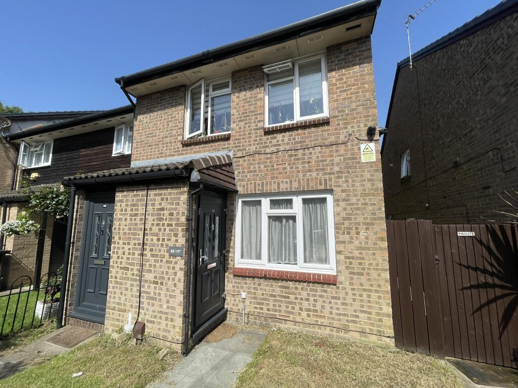 2 bed House (unspecified) for rent in Chigwell. From Baker Estates - Hainault 2 bed House (unspecified) for rent in Chigwell. From Baker Estates - Hainault