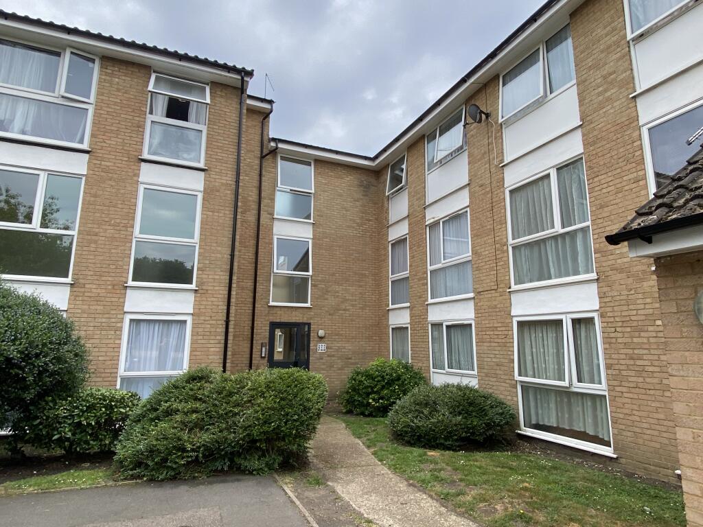 2 bed 1st Floor Flat for rent in Chigwell. From Baker Estates - Hainault