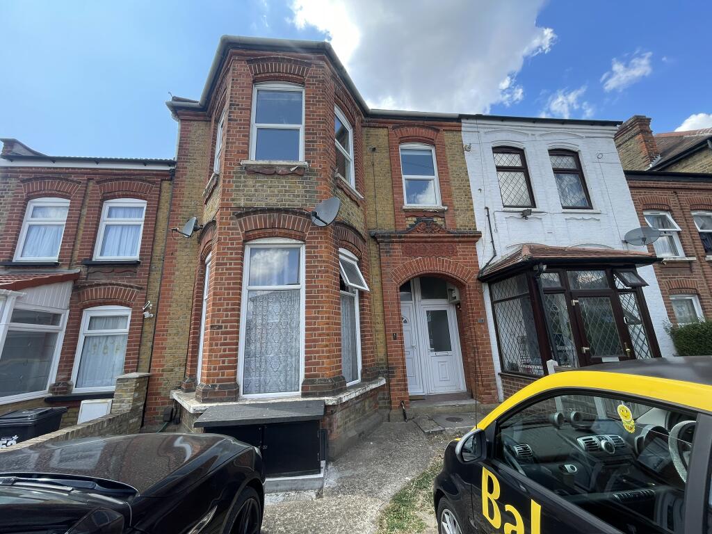 2 bed Annexe for rent in Ilford. From Baker Estates - Hainault
