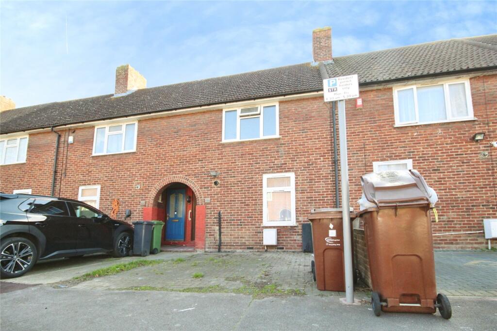 3 bed Mid Terraced House for rent in Dagenham. From Balgores - Dagenham - Lettings
